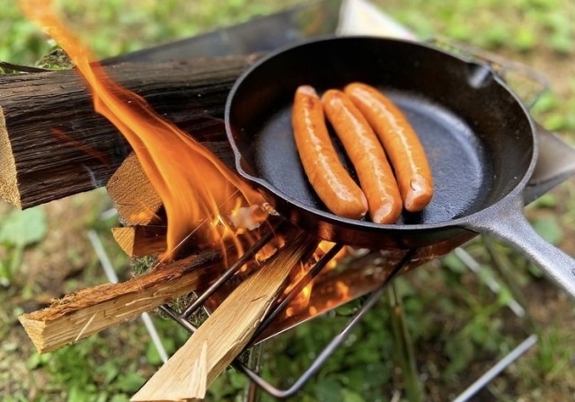 焚き火 ソーセージ 焼き方