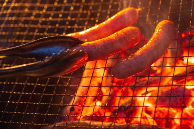 焚き火 ソーセージ 焼き方