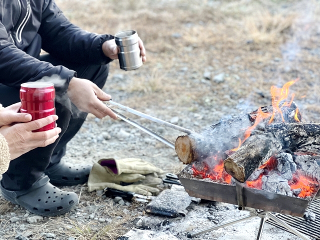 焚き火　焼きおにぎり　アルミホイル