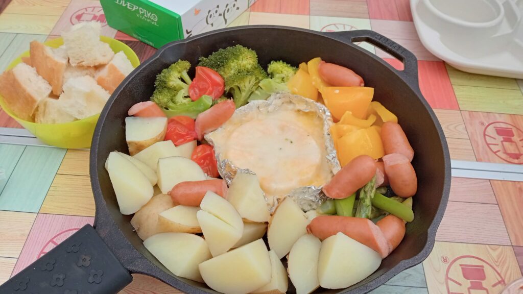 焚き火　チーズフォンデュ　アルミホイル