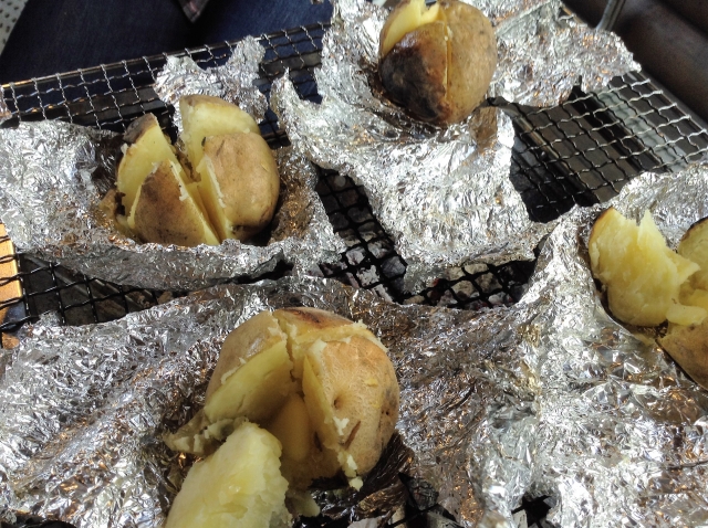 焚き火　野菜　アルミホイル