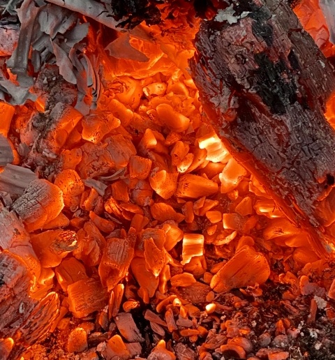 焚き火　煤対策　アルミホイル