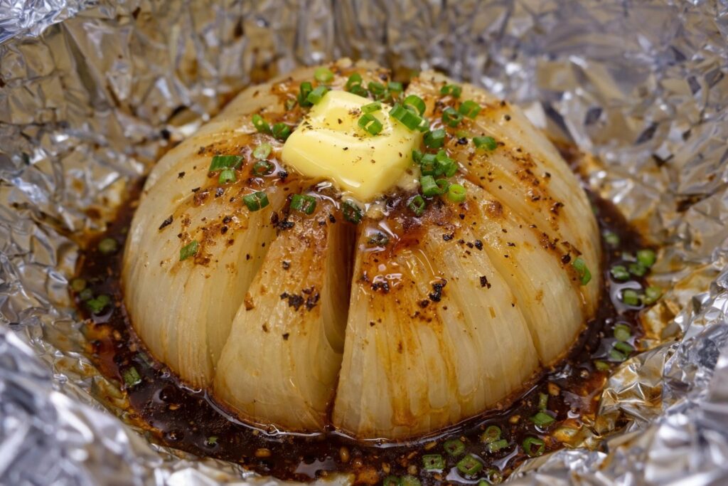 焚き火でホイル焼きの玉ねぎ